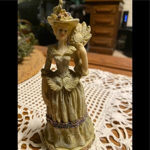 Lady figurine from my mom’s collection great condition keep in a curio cabinet.